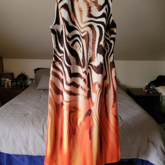 MAXI DRESS - Picture 2 of 5